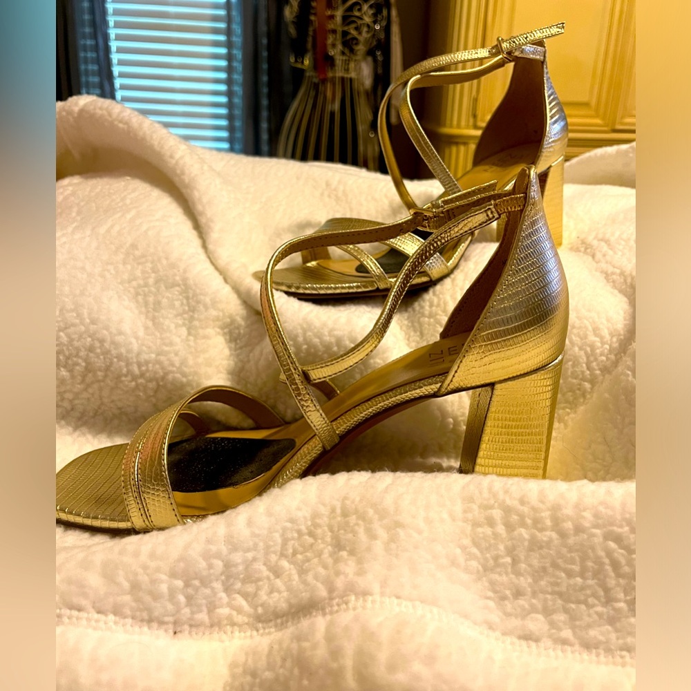 Gold sandles